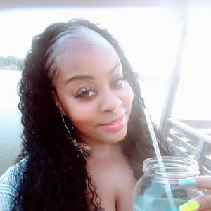 Meet your Posher, Chanel